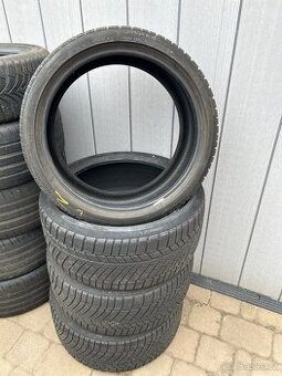 Pneu zimní 245/35 R19 - 1