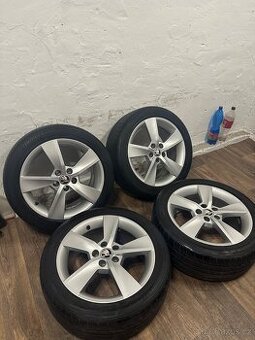 ALU Kola ŠKODA 5x100 R16 ALORE Letní Pneu 215/45/16