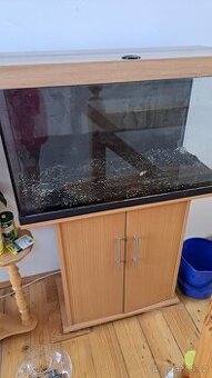 Akvarium s přislušenstvim