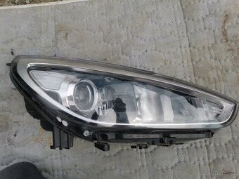 Prodám přední světlomet na Hyundai i30 2016-20 - 92102G4020