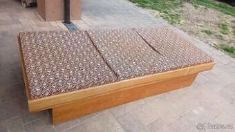 Válenda s úložným prostorem, postel za odvoz