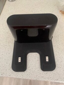 Nabíjecí stanice na robotický vysavač tesla Robostar IQ 100