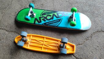 Vintage skateboard CS a moderní Arcade