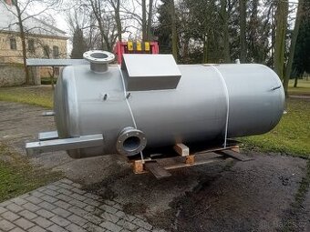 Celonerezové průmyslové akumulační zásobníky a ohřívače vody