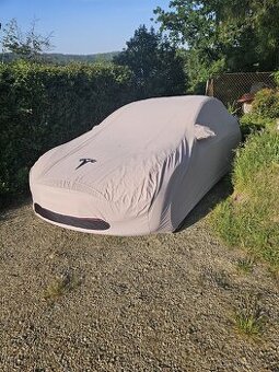 Venkovní plachta pro Tesla model 3