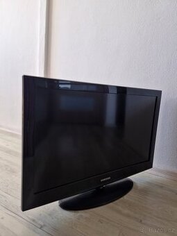 Televize Samsung 32" + set-top box DVB-T2 + kabely