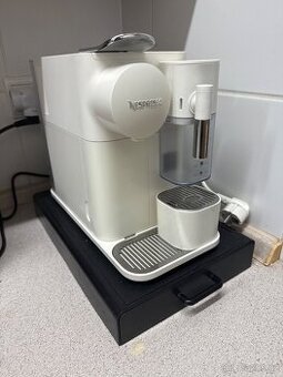 Kávovar DeLonghi Nespresso Lattissima One
