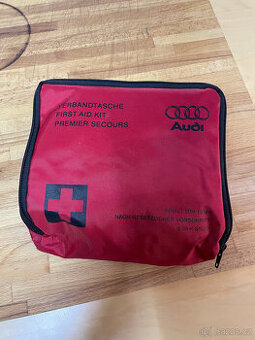 Autolékárna Audi - červená
