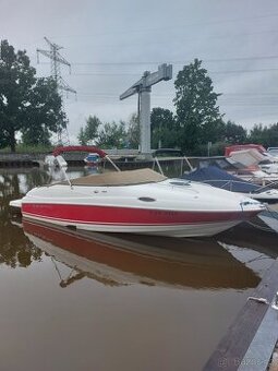 Motorový kajutový člun REGAL 2450