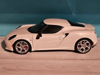 ALFA ROMEO 4C 2013/AUTOART 1:18