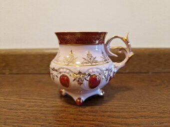 Karlovarský růžový porcelán