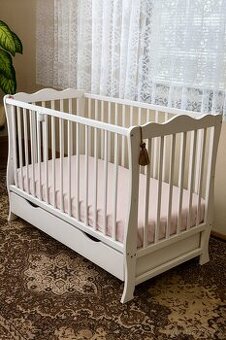 Dřevěná dětská postýlka