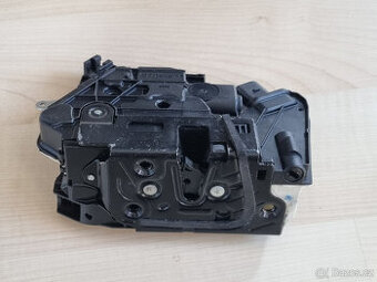 Prodám zámek dveří pravý přední na VW Passat CC