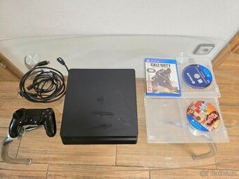 PlayStation 4 1Tb + 1x ovladač + kabely + 3 Hry