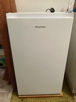 Lednice s mrazákem 94 litrů - HISENSE RR121D4AWF