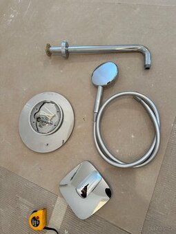 Sprchový/vanový podomitkový set Hansgrohe + těleso