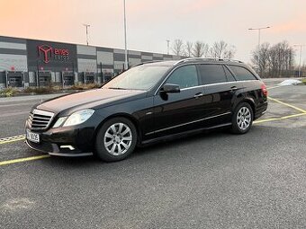 Mercedes-Benz E350 CDI W212 • 170 kW • AMG paket • Panorama