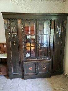 Starožitná dubová skříň