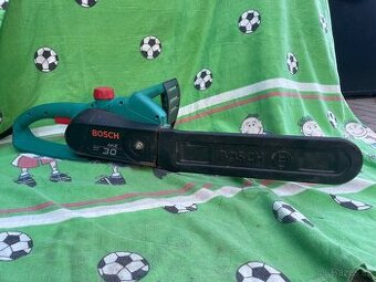 elektrická pila bosch ake 30