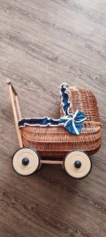 Dětský proutěný kočárek