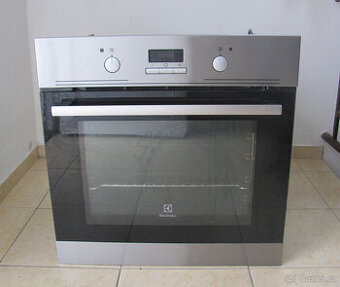 MULTIFUNKČNÍ VESTAVNÁ TROUBA ELECTROLUX - GRIL