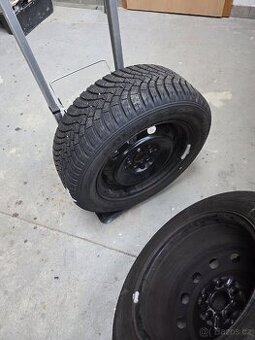 Zimni pneu 205/55 R15 top stav