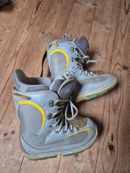 Boty na snowboard velikost 36,5 Burton