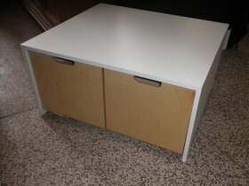 Komoda či skříňka s výsuvnými boxy