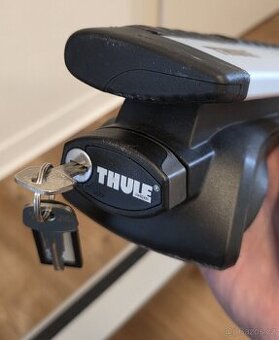 Střešní nosiče Thule WingBar 118 cm – kompletní set s klíč