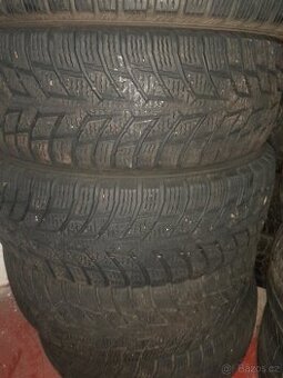 Zimní pneumatiky zátěžové 235/65 16C použité