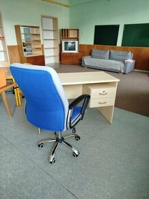 Psací stůl+ kancelářská židle