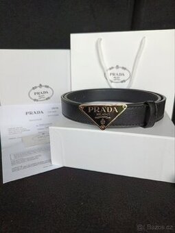 Prada kožený pásek černý