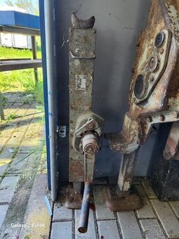 Mechanický zvedák BRANO – nosnost 2,5 t