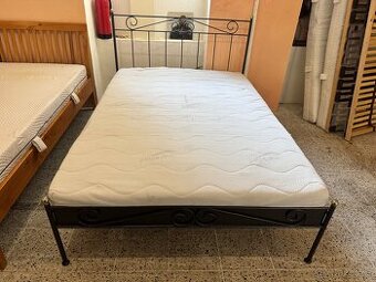 Hezká kovová postel-letiště 140x200 komplet