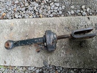 Zetor uřI stavitelný sloupek  ramen hydrauliky