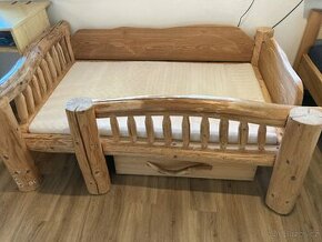 Srubová masivní postel