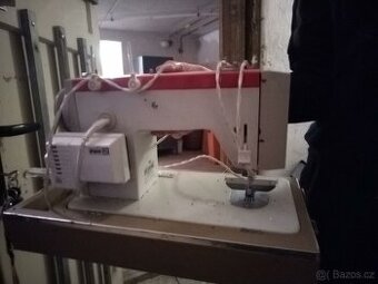 šicí stroj