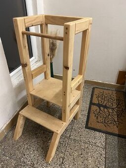 Učící věž + dřevěné parkoviště