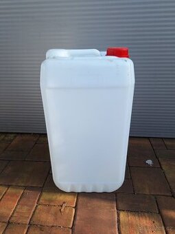 Plastové kanystry na 25 litrů, použité