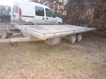 Autoprepravnik kára na auta Agados Adam