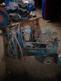 DVOUPÍSTOVÝ KOMPRESOR