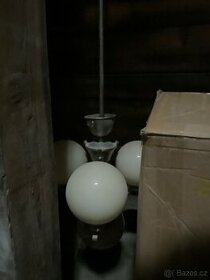 100 let starý lustr v poradku