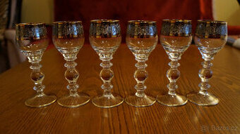 Skleničky na likéry se zlatem