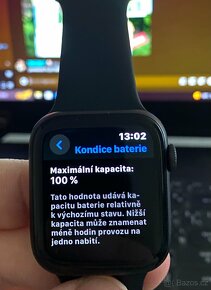 Apple Watch 6 44mm s původní krabicí a nabíječkou.