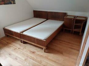 Prodej starých postelí a nočních stolků - 1