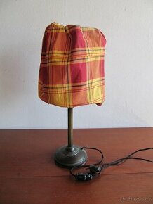 stará stolní lampa