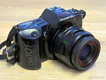 Analog Olympus OM 101 Power Focus + objektiv