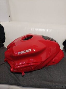 Ducati Supersport nádrž - 1