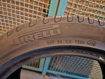 235/45 R18 94W