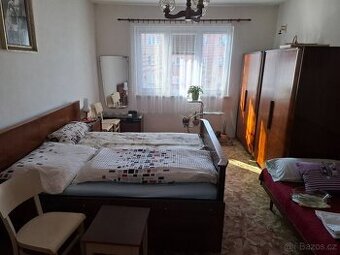 Starožitná ložnice - 50.tá léta - pěkný stav
